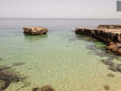 E poi a un certo punto la costa si apre magicamente, accogliendo una sorta di golfo che crea un �effetto reef�...